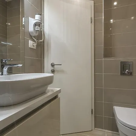Holiday & Apartment Split